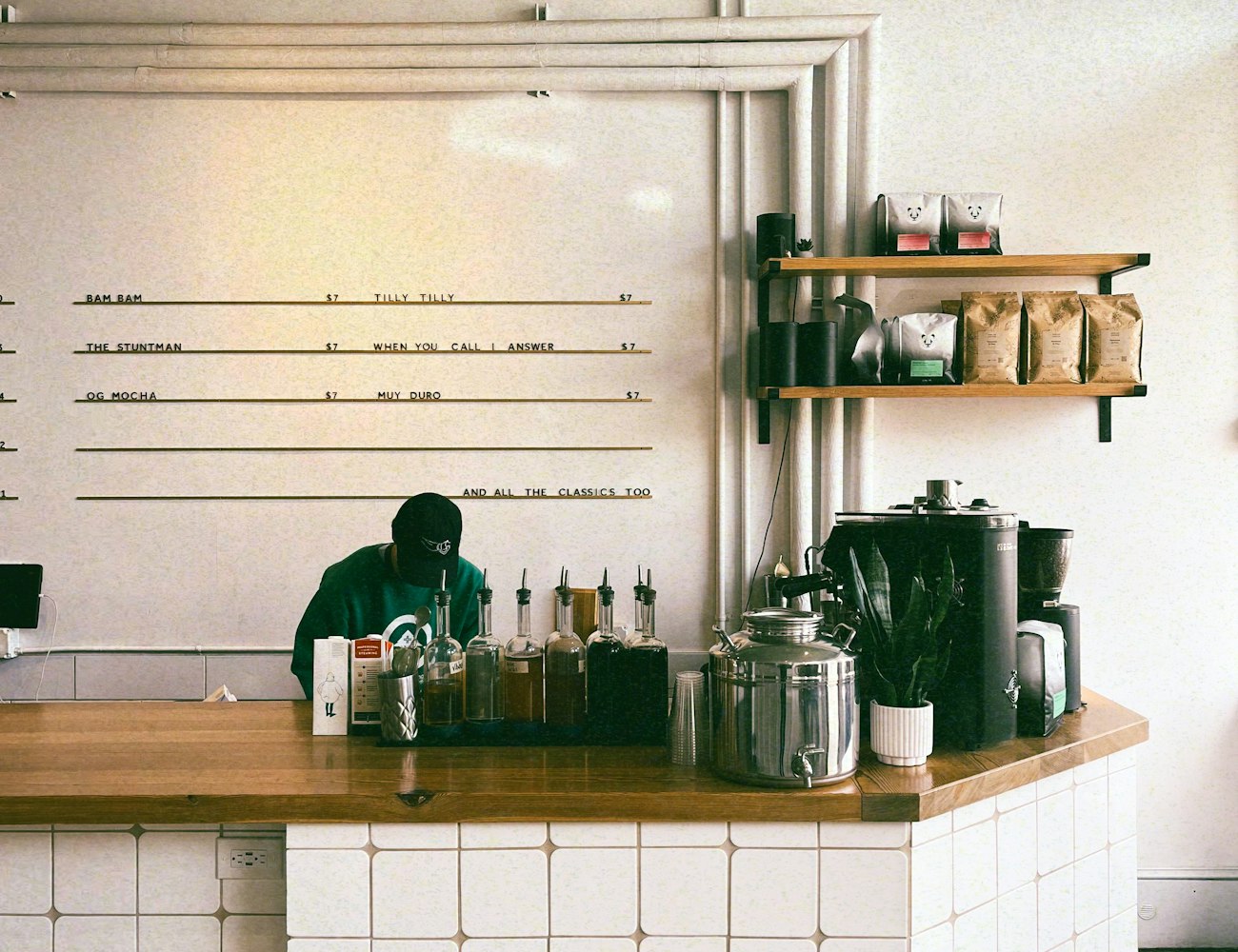 Le comptoir d'un café indépendant