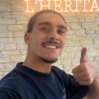 Pedro, commerçant, client Newbi